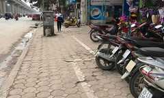 Lý do tồn tại vạch kẻ vỉa hè gấp khúc lạ lùng ở Hà Nội
