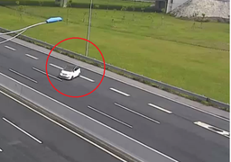 Ô tô quay đầu, chạy ngược chiều trên cao tốc Hà Nội – Hải Phòng