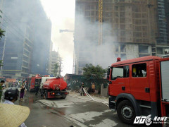 Công nhân tháo chạy khỏi khu lán trọ rực lửa giữa Thủ đô