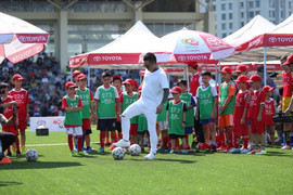 Tuấn Hưng và Tú Dưa bất ngờ hội ngộ trong Sự kiện bóng đá thiếu niên tại Hà Nội