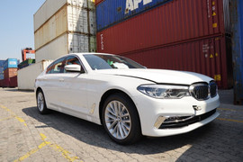 Soi trước thông số kỹ thuật của BMW series 5, đối thủ cạnh tranh của Mercedes E-Class