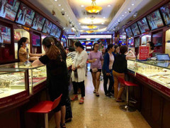 Giá vàng ngày Thần Tài tăng thêm 100.000 đồng so với trước Tết