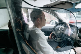 Giới tài xế Grab, taxi lắp kính chắn bảo vệ sau nhiều vụ tài xế bị sát hại