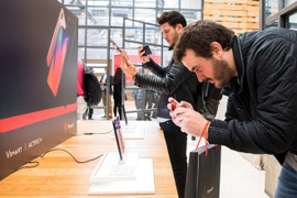 Điện thoại VinSmart 'chơi lớn', lần đầu xuất ngoại sang Tây Ban Nha