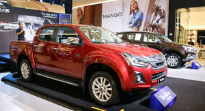 Isuzu D-Max giảm 'tất tay' 70 triệu đồng, liệu có thể cạnh tranh với Ford Ranger?