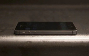 Apple bán lại mẫu iPhone SE, giá từ 249 USD