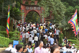 Nhiều du khách miền Nam mua tour ra Phú Thọ giỗ Tổ