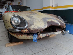 Cận cảnh quá trình hồi sinh chiếc Jaguar E-Type 'đồng nát'