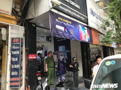 Khám xét cửa hàng điện thoại Nhật Cường mobile ở Hà Nội