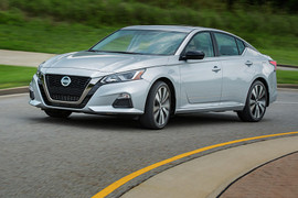 Nissan ra mắt mẫu xe Altima 2020, giá từ 560 triệu đồng