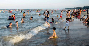 Rủ nhau đi tắm biển, 2 học sinh Quảng Ngãi bị chết đuối