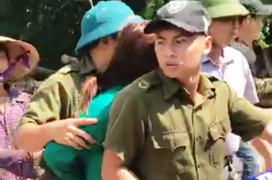 Dân vây bắt người phụ nữ nghi bắt cóc trẻ em ở Vĩnh Phúc