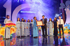 Trường Ban Mai đón nhận bằng khen của Bộ GD-ĐT