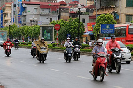 Thời tiết ngày 29/5: Nhiệt độ hạ thấp, Hà Nội se lạnh giữa hè