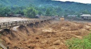 Mưa lớn bao trùm, miền Bắc lại đối mặt với lũ quét và sạt lở đất