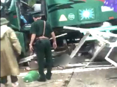 Ngồi trong bục gác làm nhiệm vụ, trung tá biên phòng bị container cuốn vào gầm chết thảm