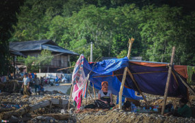 Ôm con chạy lũ, mẹ bị cuốn vùi sâu dưới lớp đất đá