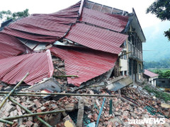 Trường tiểu học đổ sập trước ngày khai giảng ở Thanh Hoá, nhiều người may mắn thoát chết