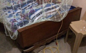 Gã hàng xóm đột nhập vào phòng ngủ, chích điện người phụ nữ lúc nửa đêm