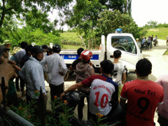 Chui xuống gầm xe công trình chơi, bé gái 16 tháng tuổi bị cán chết thương tâm