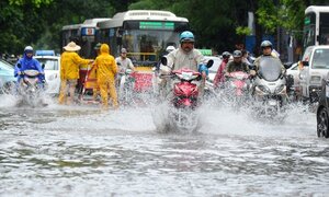 Mưa lớn kéo dài bao trùm Bắc Bộ và Bắc Trung Bộ