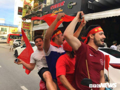 Ảnh: Cổ động viên khắp 3 miền hừng hực khí thế, cháy hết mình cùng Olympic Việt Nam