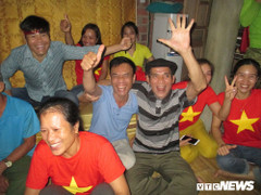 Bố thủ môn Bùi Tiến Dũng: 'Các cháu chiến đấu ngoan cường, tôi tự hào trước tinh thần đó'