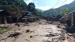 Thanh Hoá lập phương án dựng nhà sàn bằng khung sắt cho dân vùng lũ