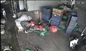 Tiểu thương chợ Long Biên ho he tố cáo, bảo kê mang cá thối, rác thải chặn đường làm ăn