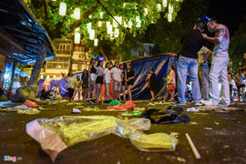 Phố Trung thu thành phố rác, giới trẻ Hà thành vẫn nô nức selfie