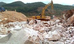 Phản đối thăm dò khai thác đá, dân giữ trái phép 1 cán bộ tuyên giáo huyện
