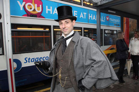 Hoạ sĩ chân dung người Anh 'trở về' từ thế kỉ 19