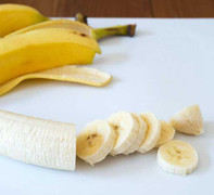 Ăn chuối xanh hại hơn chuối chín?
