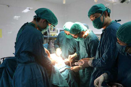 4 giờ phẫu thuật khối u màng não cho nữ bệnh nhân ở Hà Tĩnh