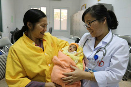 Cứu thành công trẻ sinh non 1,1 kg, suy hô hấp nặng