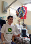 Không thể giải thích nổi người đàn ông cắt bỏ 8 bộ phận cơ thể ung thư vẫn sống khỏe