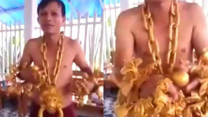 Sau Phúc XO, lại xuất hiện đại gia khoe vàng