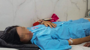 Video: Sản phụ phải cắt bỏ tử cung vì sinh con tại nhà