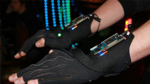 Cận cảnh găng tay công nghệ giúp sáng tác nhạc điện tử