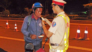 Vì sao khó kiểm soát nồng độ cồn của lái xe?