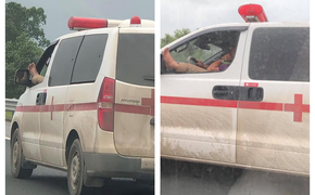 Clip: Thót tim cảnh tài xế xe cứu thương vừa lái xe, vừa gác chân nghe điện thoại