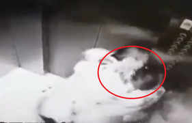 Clip: Cô gái trẻ bị kẻ biến thái cưỡng hôn kinh hoàng trong thang máy