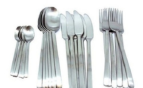 Người đàn ông Ấn Độ nghiện ăn bàn chải, thìa, dao dĩa