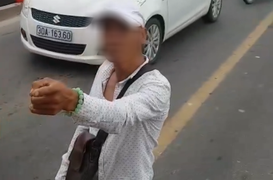 Clip: Thanh niên nghi ngáo đá, cầm hung khí chặn đầu xe bus giữa cầu Chương Dương