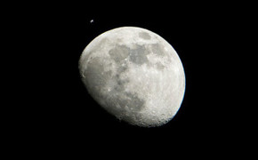 Video: Phát hiện khối vật chất lạ dưới miệng núi lửa trên Mặt Trăng