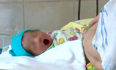 Trẻ sơ sinh bị bỏ rơi trong bụi rậm, danh tính 'người hùng' khiến ai cũng bất ngờ