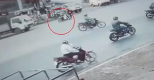 Clip: Vượt đèn đỏ, người đàn ông gây tai nạn kinh hoàng