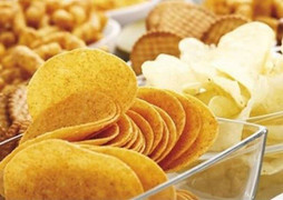 Bên trong dây chuyền sản xuất 16 tỷ gói snack mỗi năm