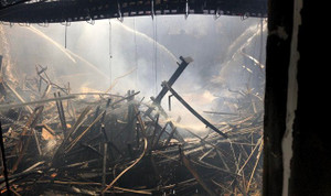 Clip: Hiện trường tan hoang đổ nát sau vụ cháy Cung Văn hóa hữu nghị Việt Xô