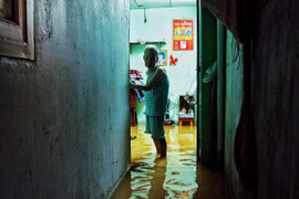 Video: Người dân TP.HCM than khổ khi nước ngập nửa đêm chưa rút